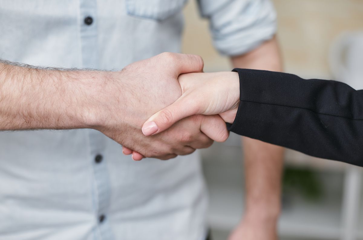 Perché I Contratti Esteri Richiedono Un Fornitore Serio
